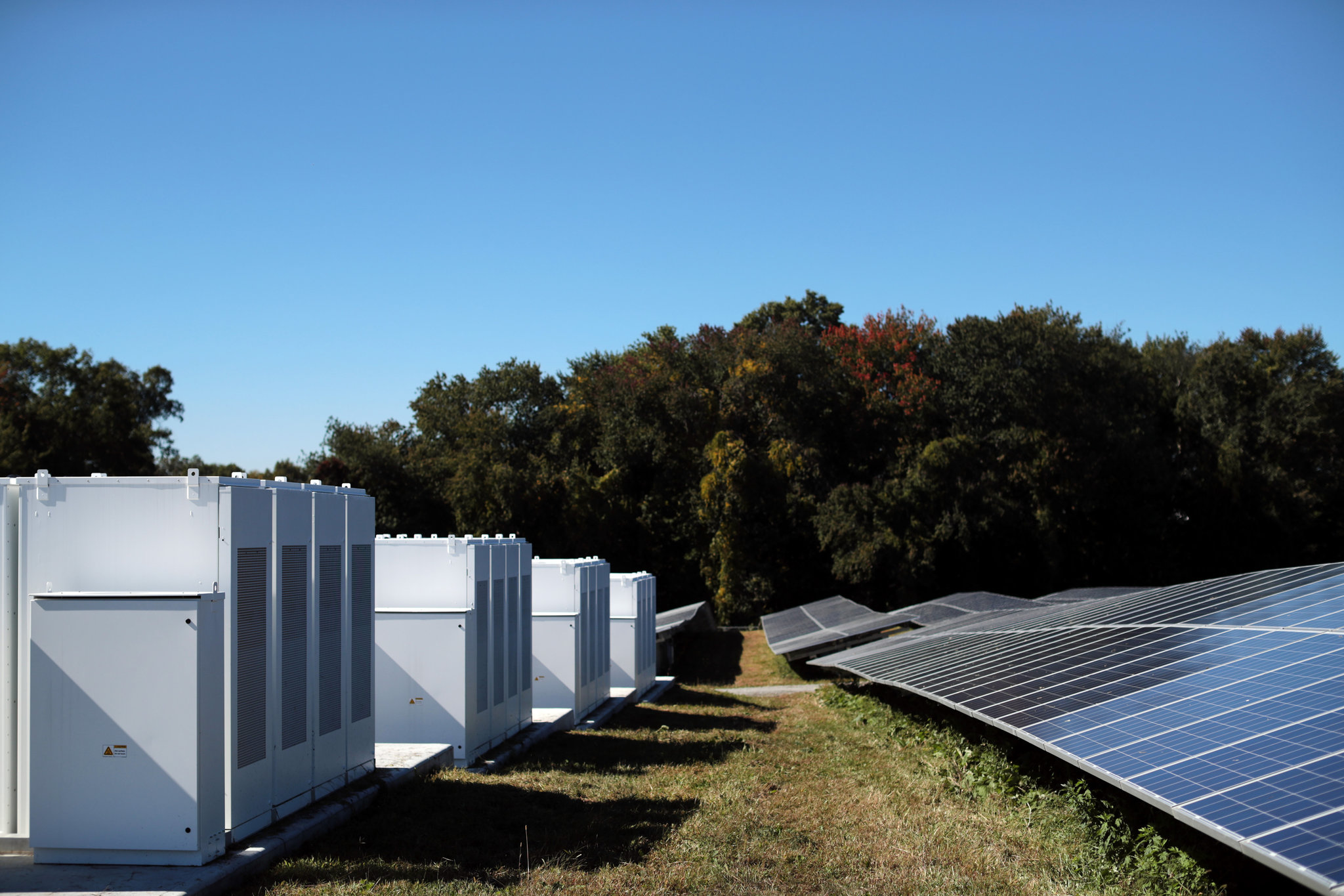 Understanding the Mechanics: How Do Commercial Solar Panels Work?